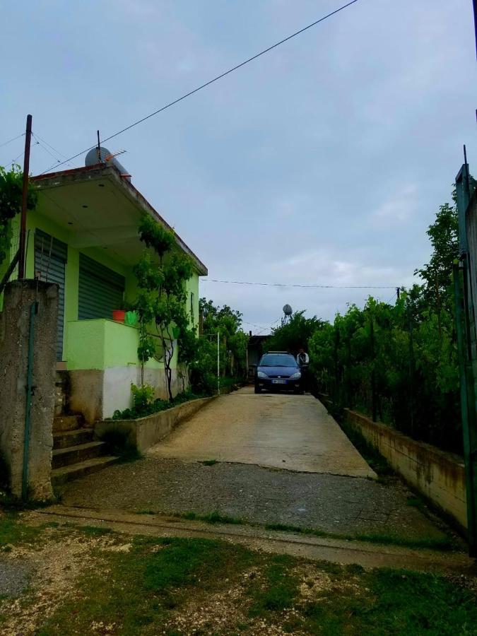 Guesthouse Aleksander Μπεράτ Εξωτερικό φωτογραφία